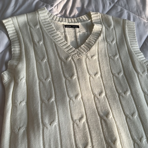 Cream knot vest - Picture 2 of 2